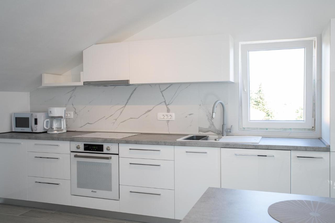Apartmani Vrtodusic Banjol Luaran gambar