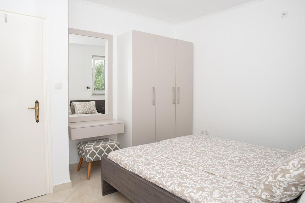 Apartmani Vrtodusic Banjol Luaran gambar