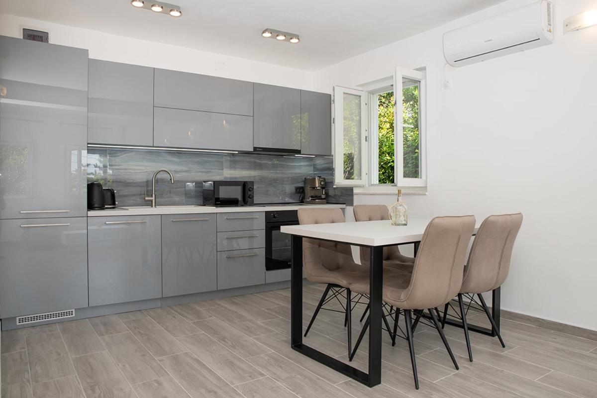 Apartmani Vrtodusic Banjol Luaran gambar